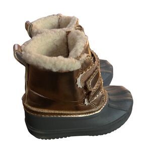 Gymboree youth snow boots in grey rubber and rose gold little girls size 6